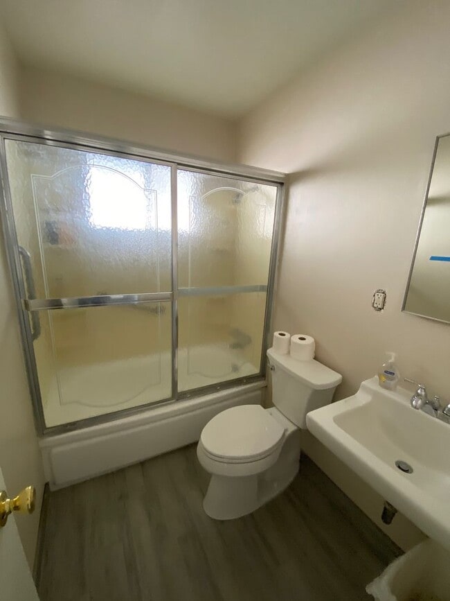 Building Photo - Single Story 4 bed, 2 bath home with RV Access