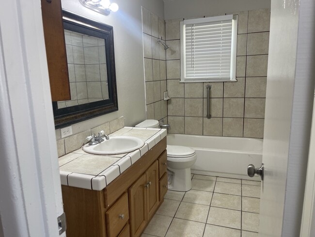 Building Photo - 1708 E 2nd St