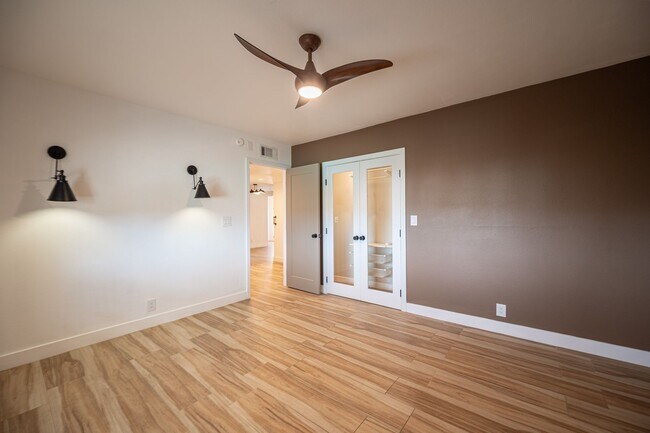 Building Photo - European-inspired Mid-Century Henderson Home!