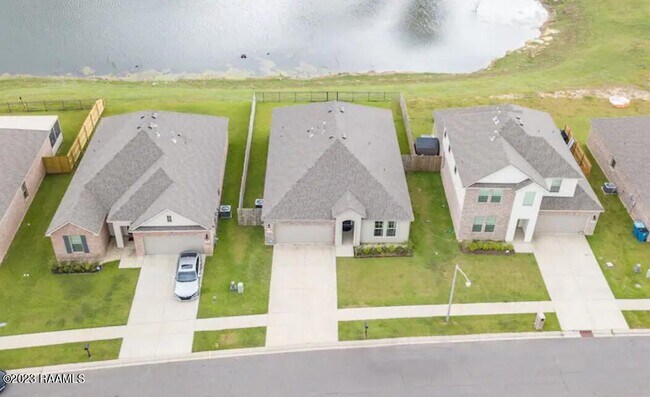 Building Photo - 406 Starlight Dr