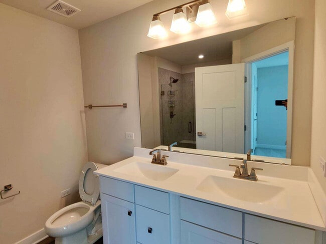 Building Photo - 319 Elm Ct.