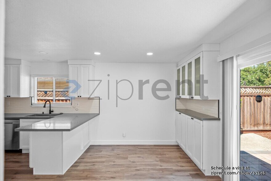 Building Photo - 999 Rawlings Dr
