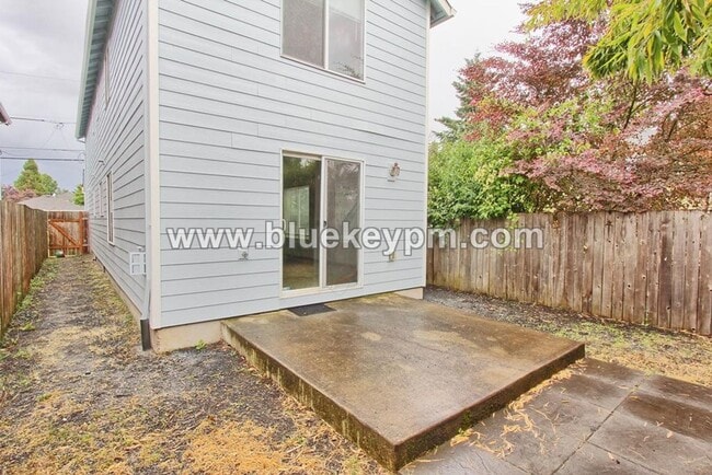 Building Photo - 3 bedroom 2.5 bath home in Errol Heights