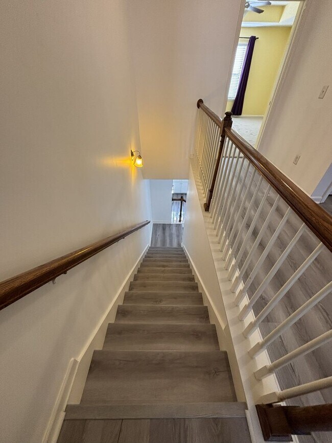 Building Photo - Gated Private Community! Spacious 3 Bedroom and 2.5 Bath End Unit Townhome