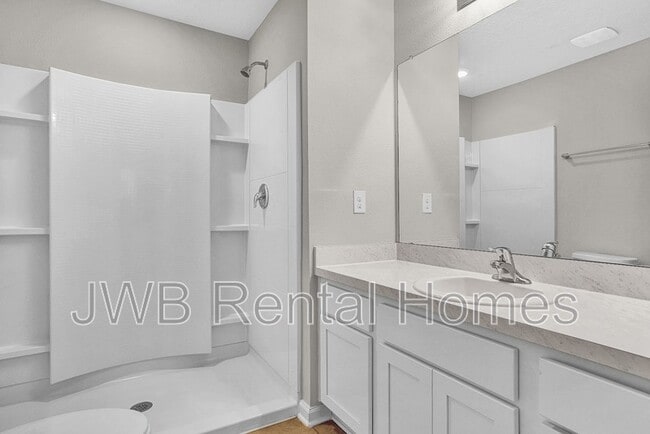 Building Photo - 540 Running Wds St