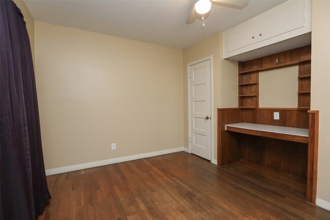 Building Photo - 14742 Hempstead Rd