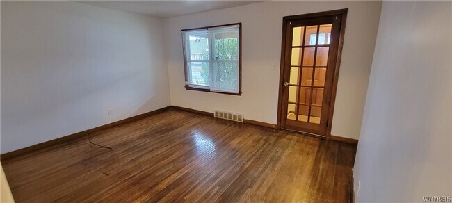 Building Photo - 3563 Sherwood Ave