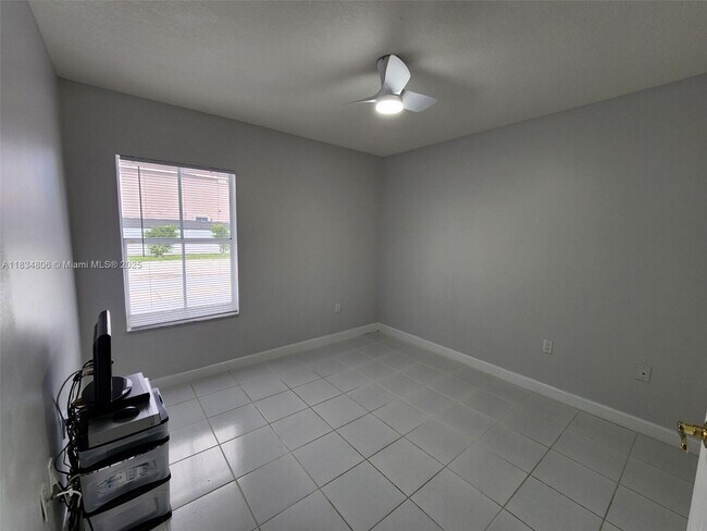 Building Photo - 986 NW 136th Ct