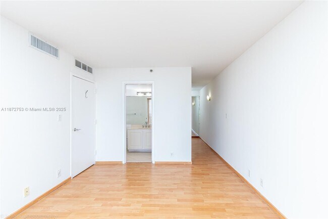 Building Photo - 7601 E Treasure Dr