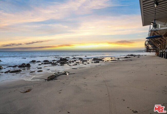 Building Photo - 27002 Malibu Cove Colony Dr