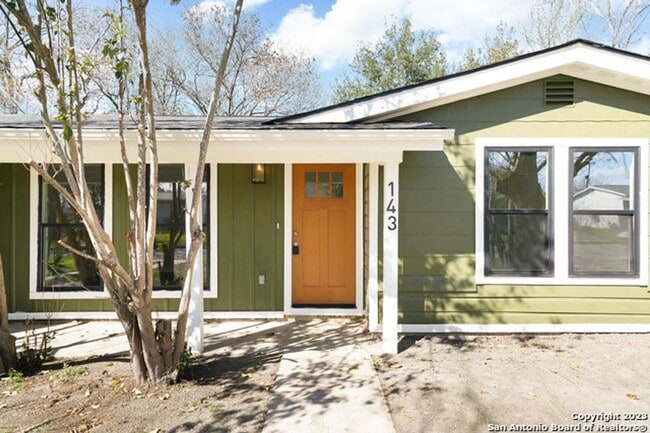 Building Photo - Modern 4BR Retreat with Gourmet Kitchen & Spacious Backyard Oasis