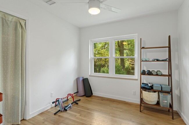 Building Photo - 629 Dart St