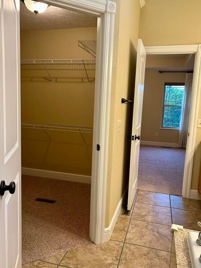 Building Photo - 5 bedroom and 3 bathroom two level house