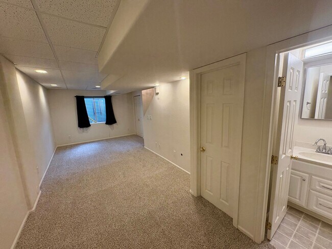 Building Photo - Highlands Ranch 3bed, 3.5 bath