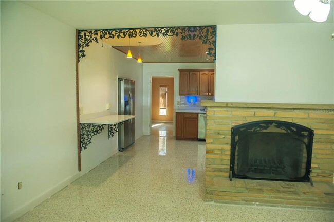 Building Photo - 904 Brookside Dr