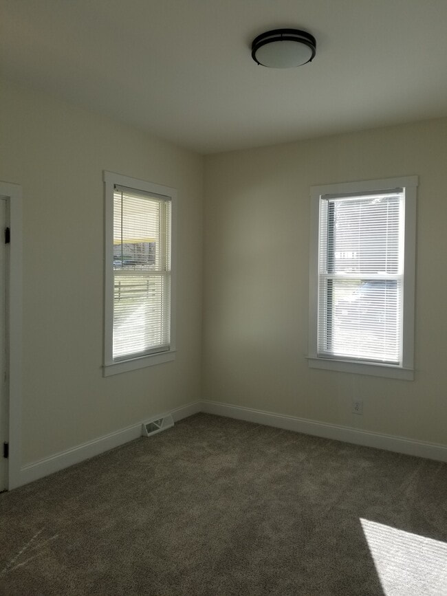 Building Photo - 6 Cloverleaf Ln