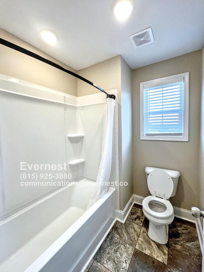 Building Photo - Spacious 4-Bedroom Home with Modern Comfor...