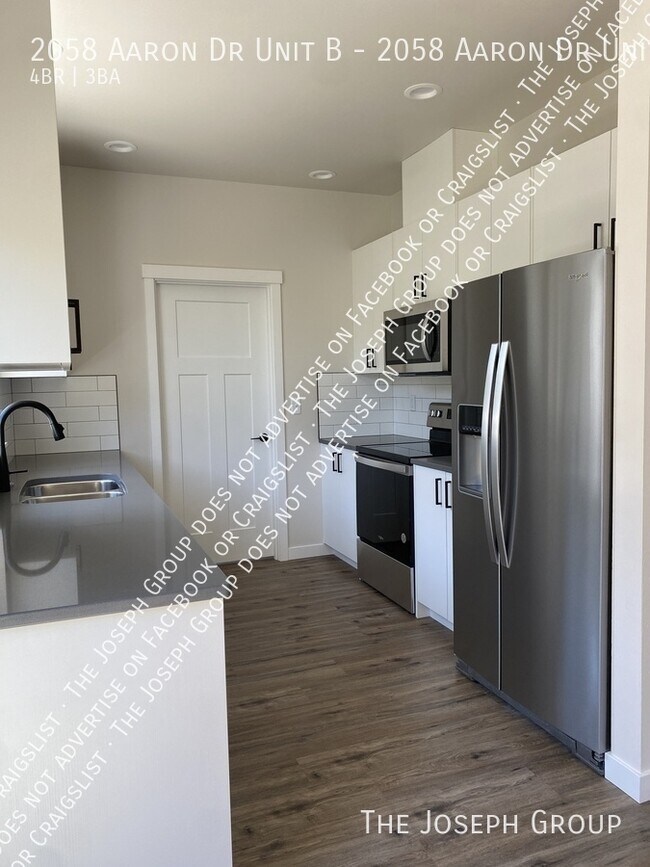 Building Photo - 2058 Aaron Dr