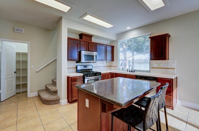 Building Photo - 1723 N Mont Blanc Ln