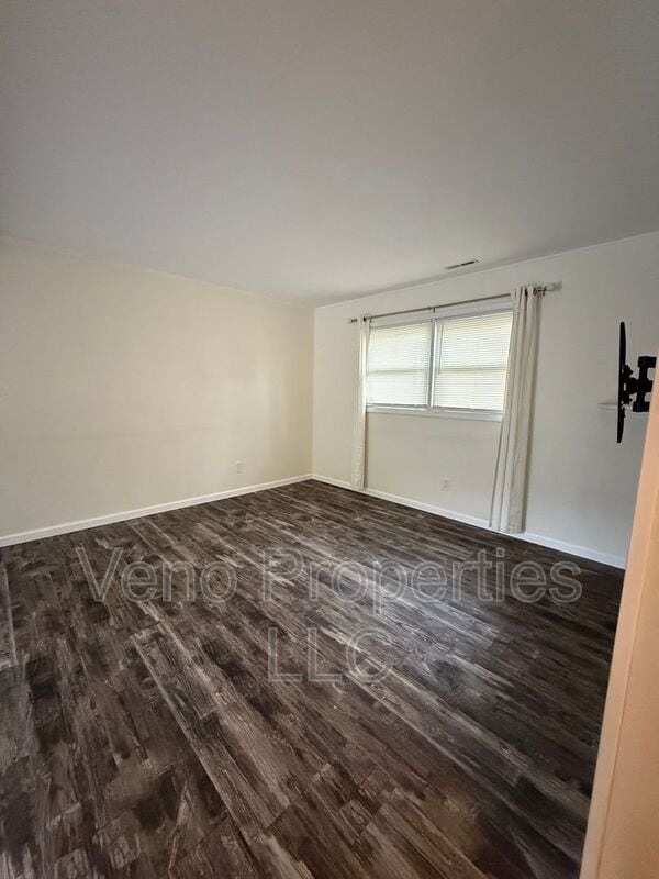 Building Photo - 5 Barkwood Ln