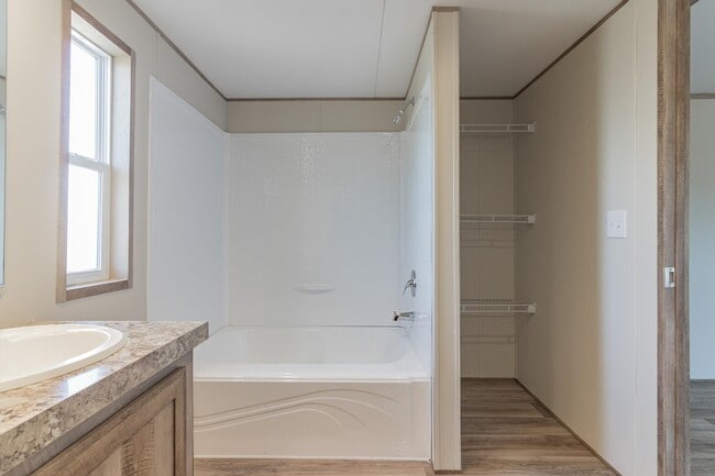 Building Photo - 105 E Briar Dr