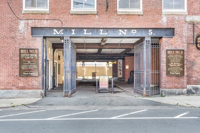 Building Photo - 240 Jackson St