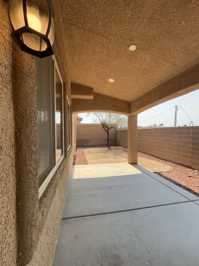 Building Photo - 533 Blanche Ct