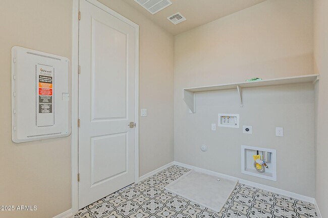 Building Photo - 25221 N 21st Ave