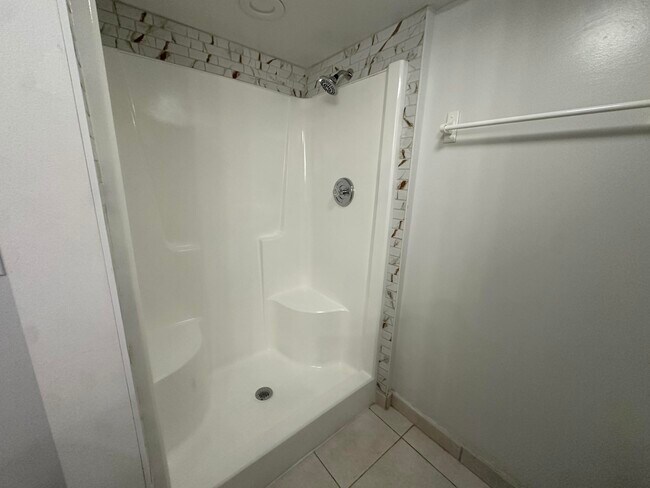 Building Photo - 905 Southridge Rd