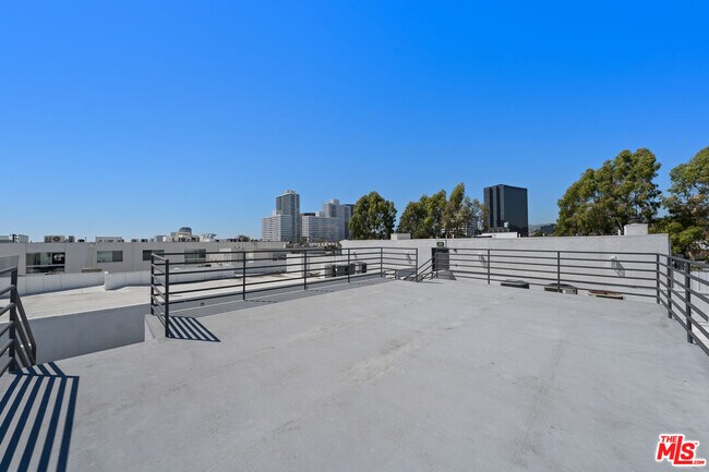 Building Photo - 11535 Rochester Ave