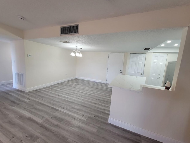 Building Photo - 500 Treasure Island Causeway