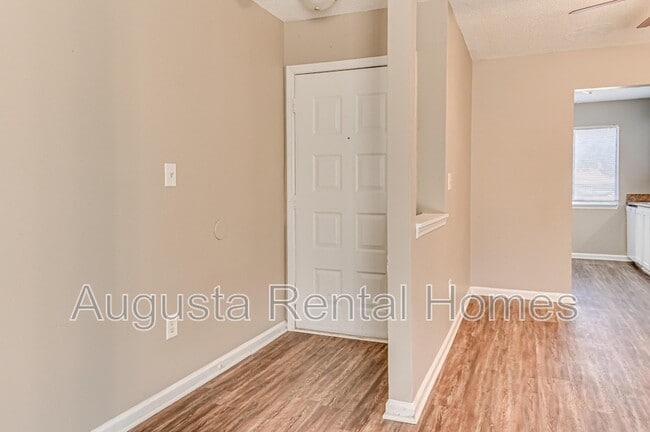 Building Photo - 2812 Thomas Ln