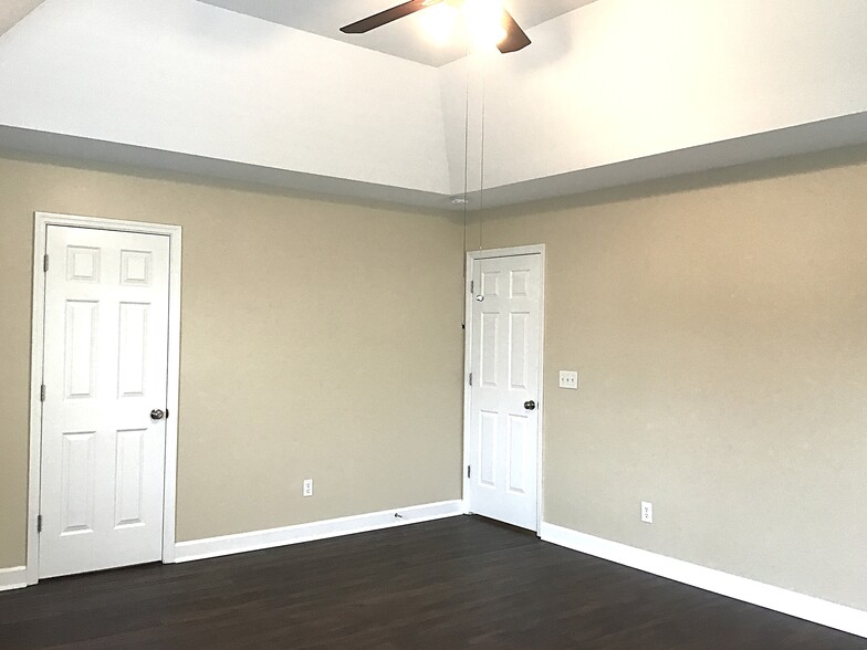 Building Photo - 202 Curico Ln