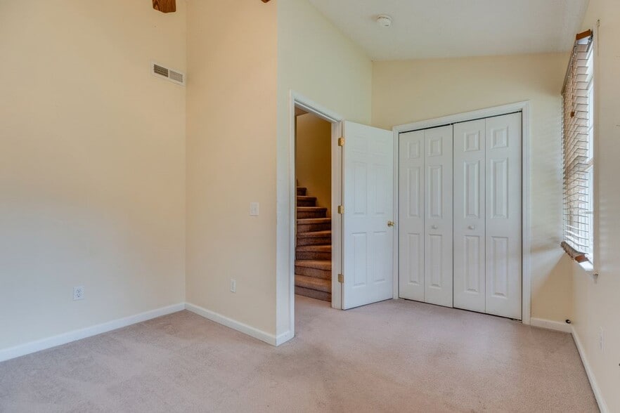 Building Photo - 659 Beaverview Dr