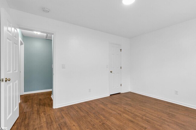 Building Photo - 125 River Way Dr