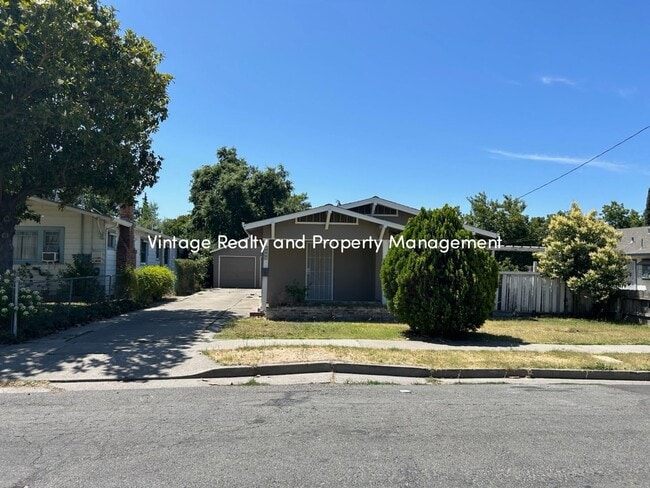 Primary Photo - Back On The Market! Updated Single Story 3...