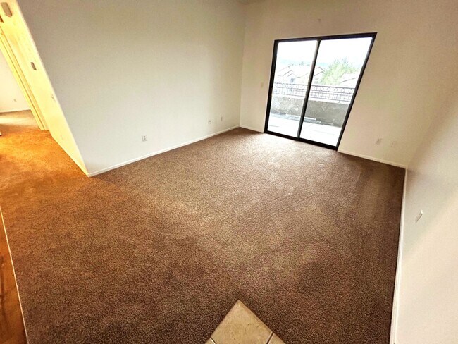 Building Photo - NORTHWEST 2 BEDROOM, 2 BATHROOM CONDO, ALL APPLIANCES INCLUDED!