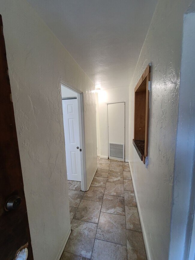 Building Photo - Stunning Corner-Lot Rental: 4BR/2BA with Courtyard