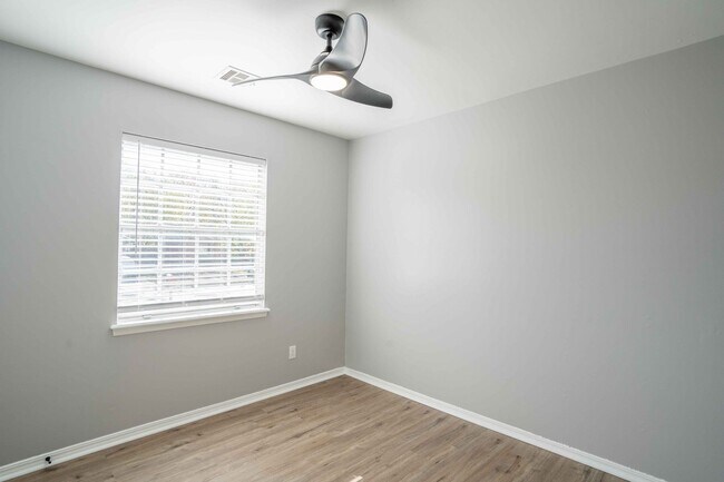 Building Photo - 3 Bedroom Broken Arrow Home, Available for an immediate move in!