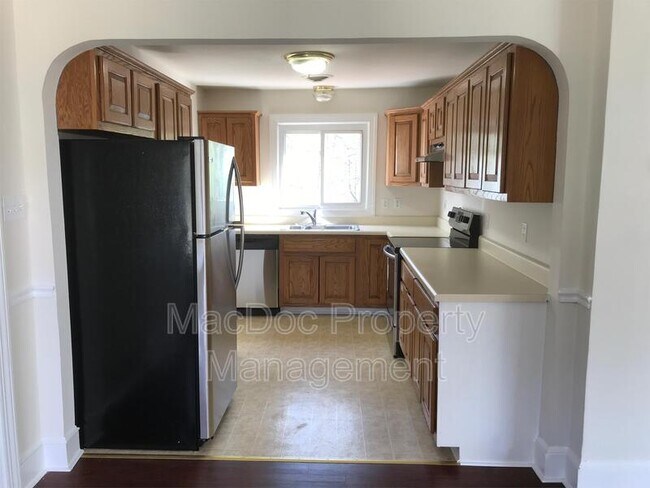 Building Photo - 217 Hillcrest Dr