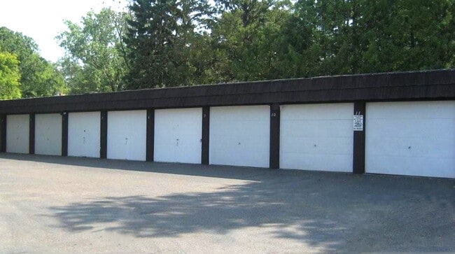 Building Photo - Lake Phalen Place
