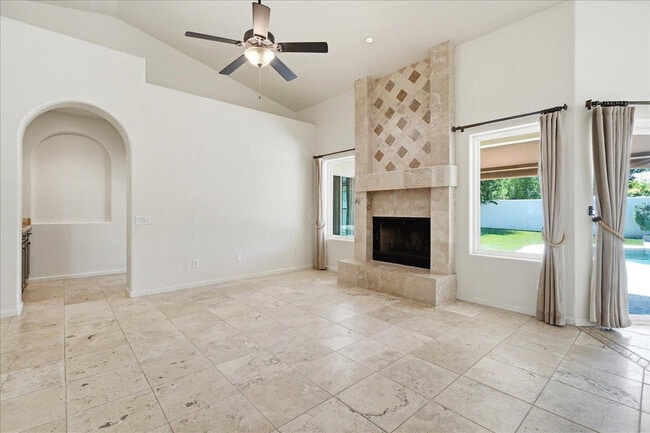 Building Photo - 2207 E Tahitian Way
