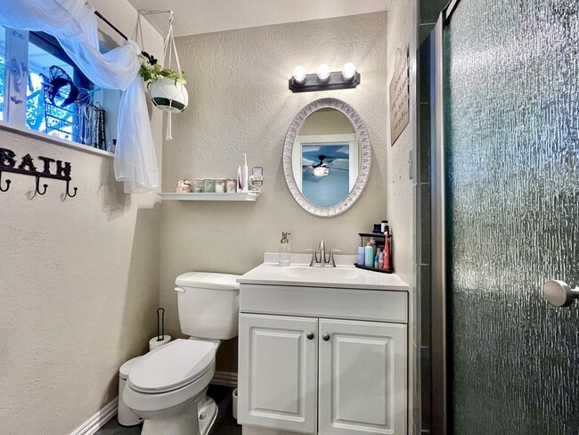 Building Photo - 4722 Florist St