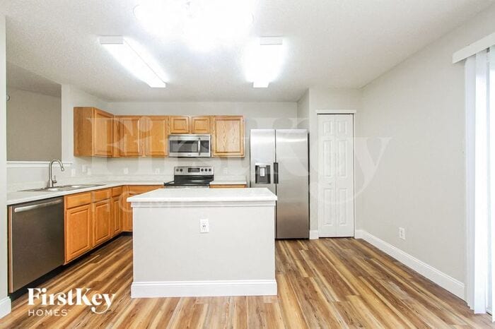 Building Photo - 969 Stonehurst Dr