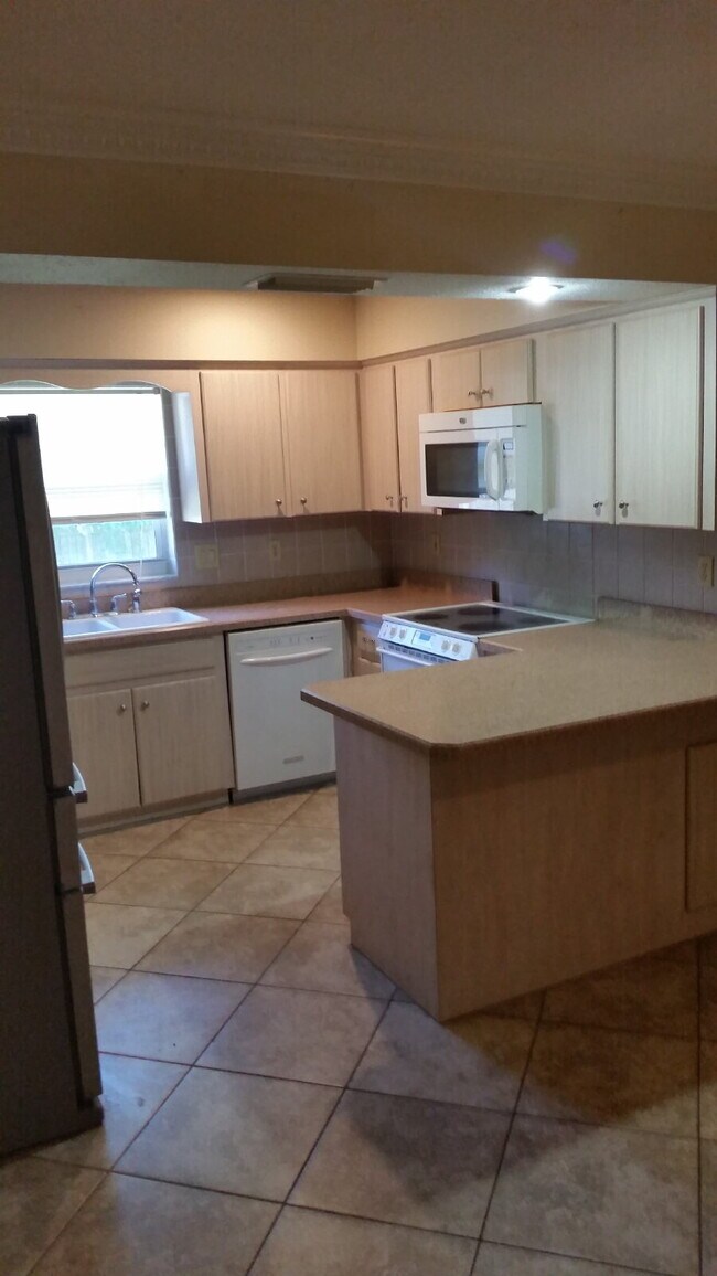 Building Photo - 3 Bed / 2 Bath Home in Venice - Rent with ...