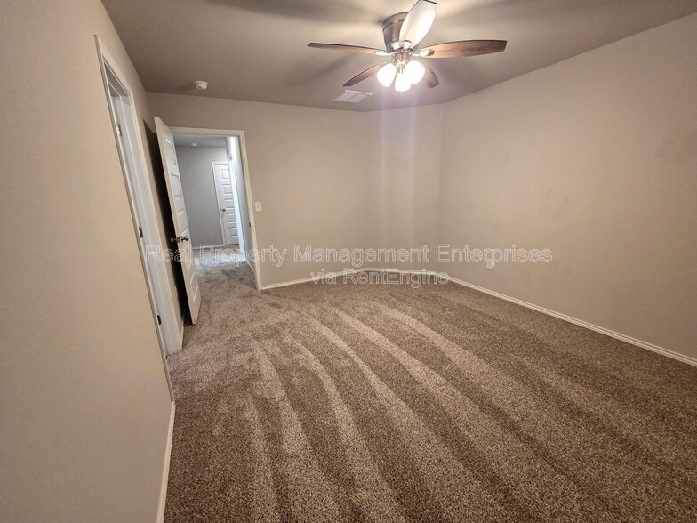 Building Photo - 9704 Saddle Dr