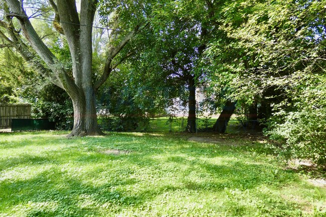 Building Photo - 3453 St Bernard Dr