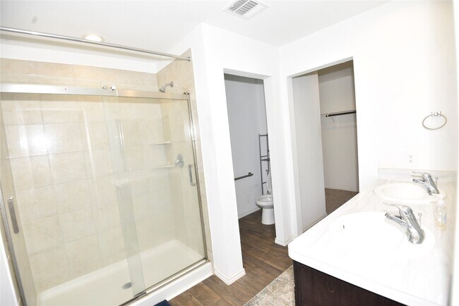Building Photo - 16684 Lonely Pines Dr