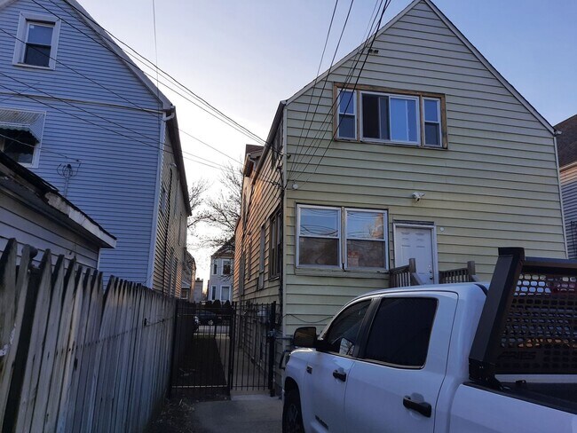 Building Photo - Nice Newly Renovated 2BD, 1BATH, 1St FL - ...
