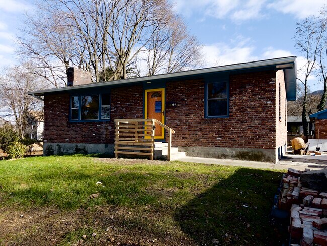 Building Photo - 4 Coffey Ave